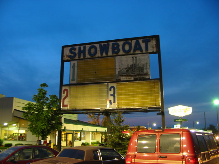 Showboat 5 (Showboat Cinemas 1 2 & 3) - MAY-JUN 2002 PHOTO